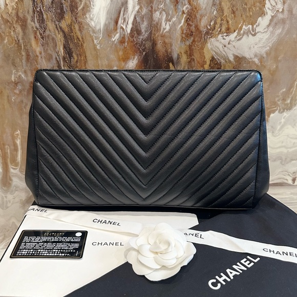 Chanel Large Black Chevron Quilted Caviar Turn Lock CC Oversize Clutch Bag - Picture 3 of 16